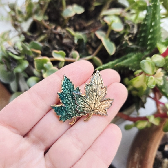 Vintage Teal Enamel Autumn Leaves Leaf Lapel Brooch Pin - Picture 2 of 6